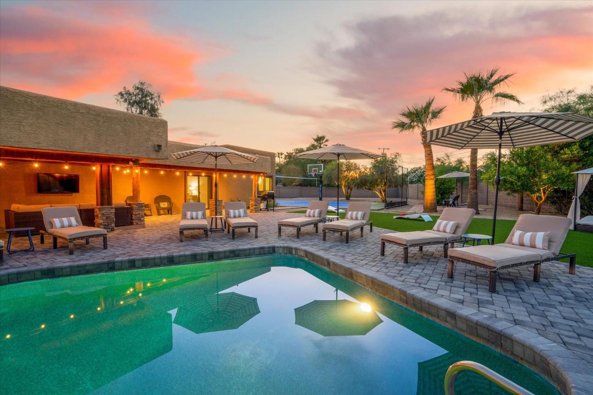 Pickleball & Putt Putt Pool Hot Tub Loungers Casa de férias