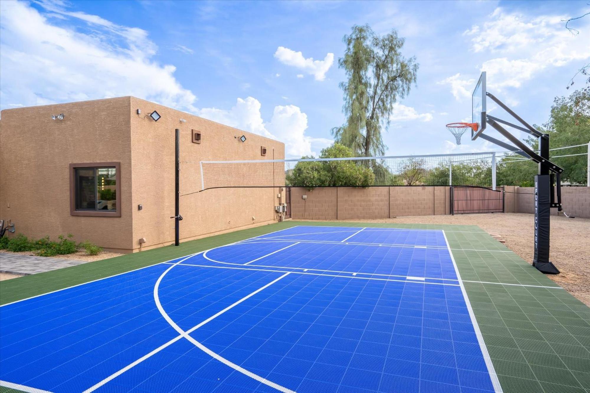 Pickleball & Putt Putt Pool Hot Tub Loungers Scottsdale